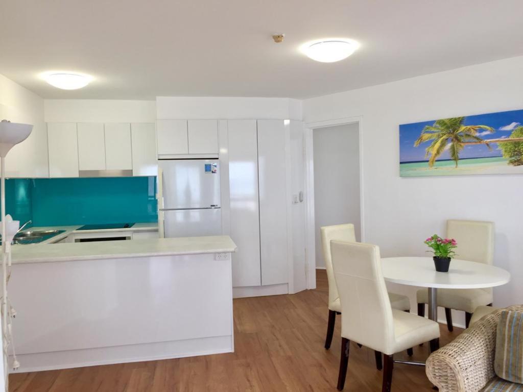 Surfers Holiday Apartments Голд-Кост Экстерьер фото