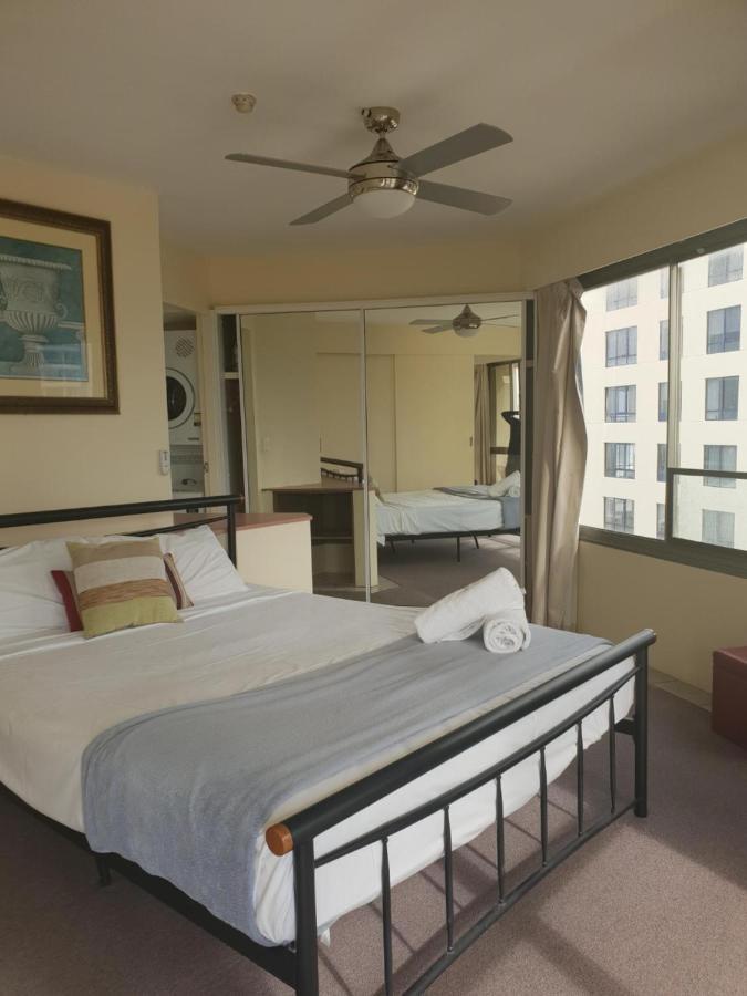 Surfers Holiday Apartments Голд-Кост Экстерьер фото